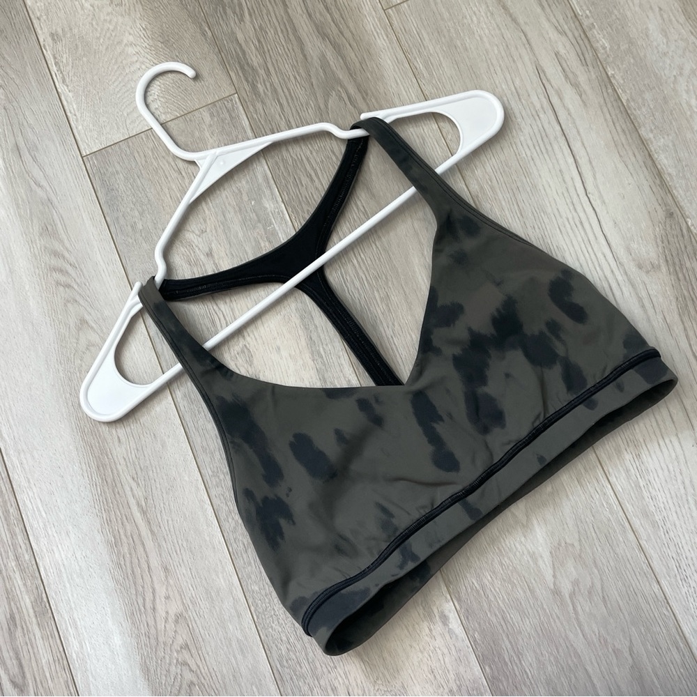 Lululemon Sports Bra camo vneck tback womens Gray (size 8) activewear workout